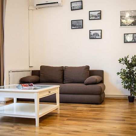 Real Apartments Lovag Budapest Exterior photo