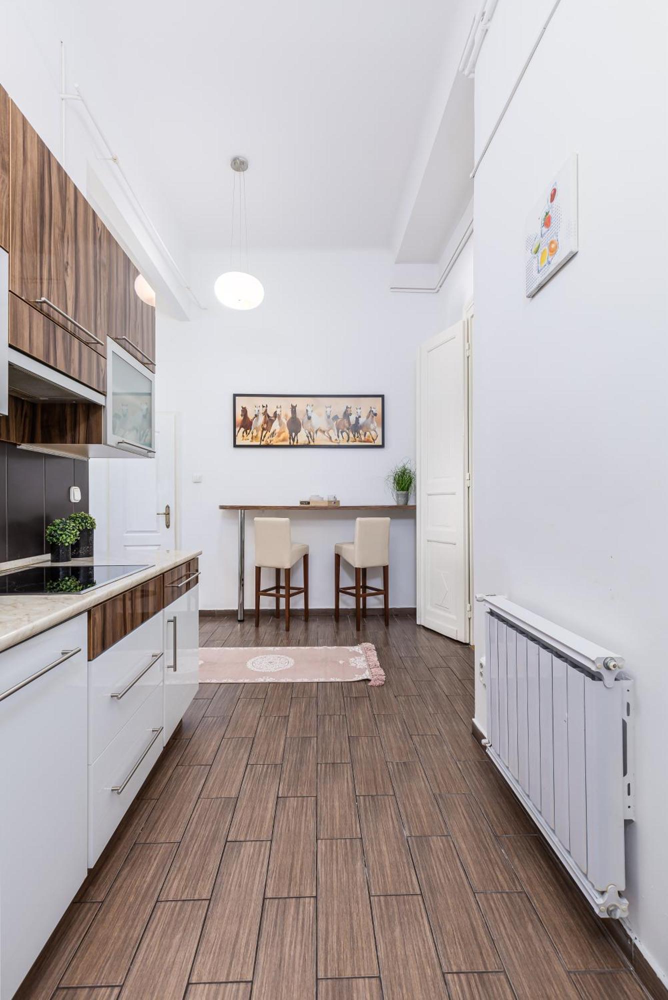 Real Apartments Lovag Budapest Exterior photo