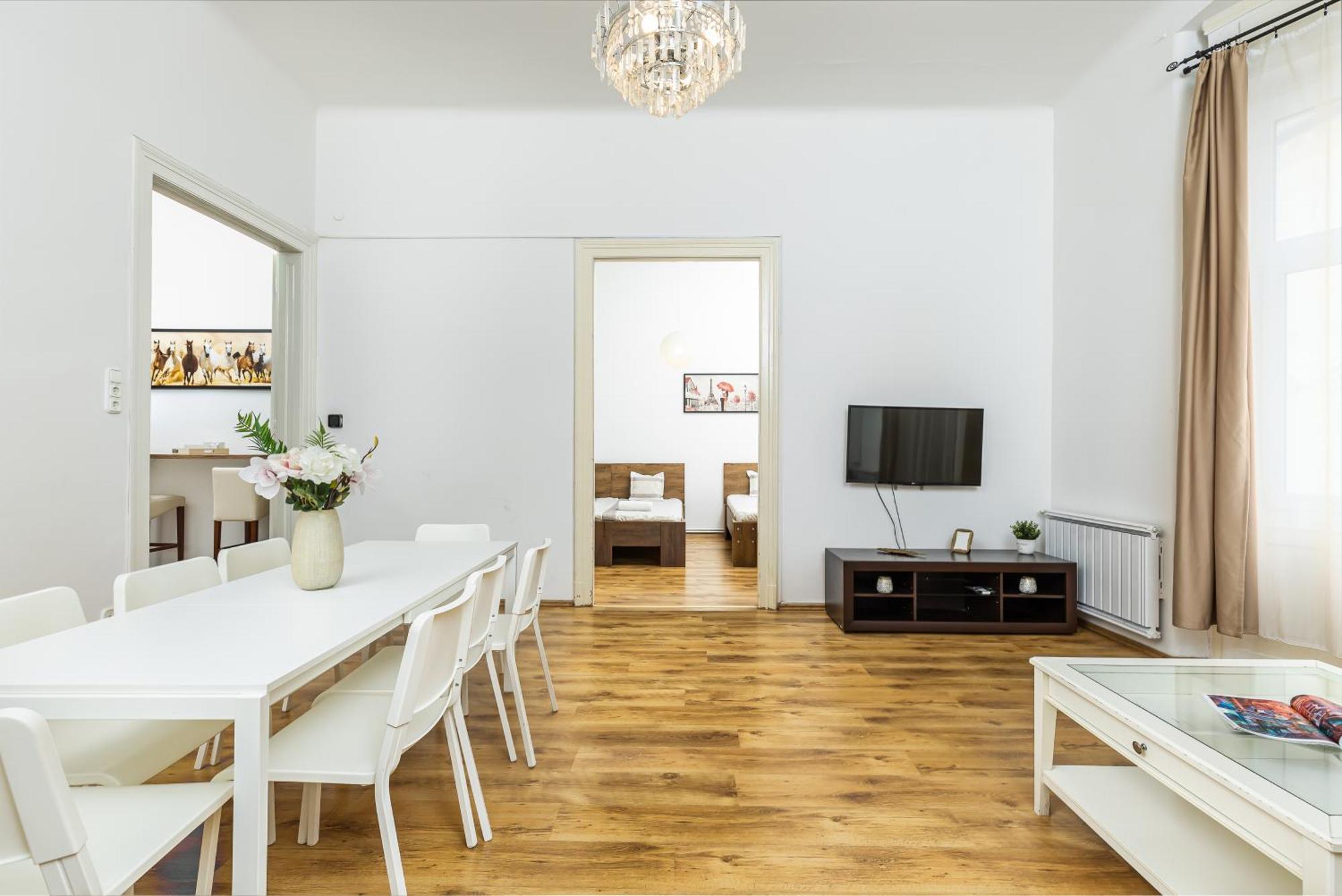 Real Apartments Lovag Budapest Exterior photo