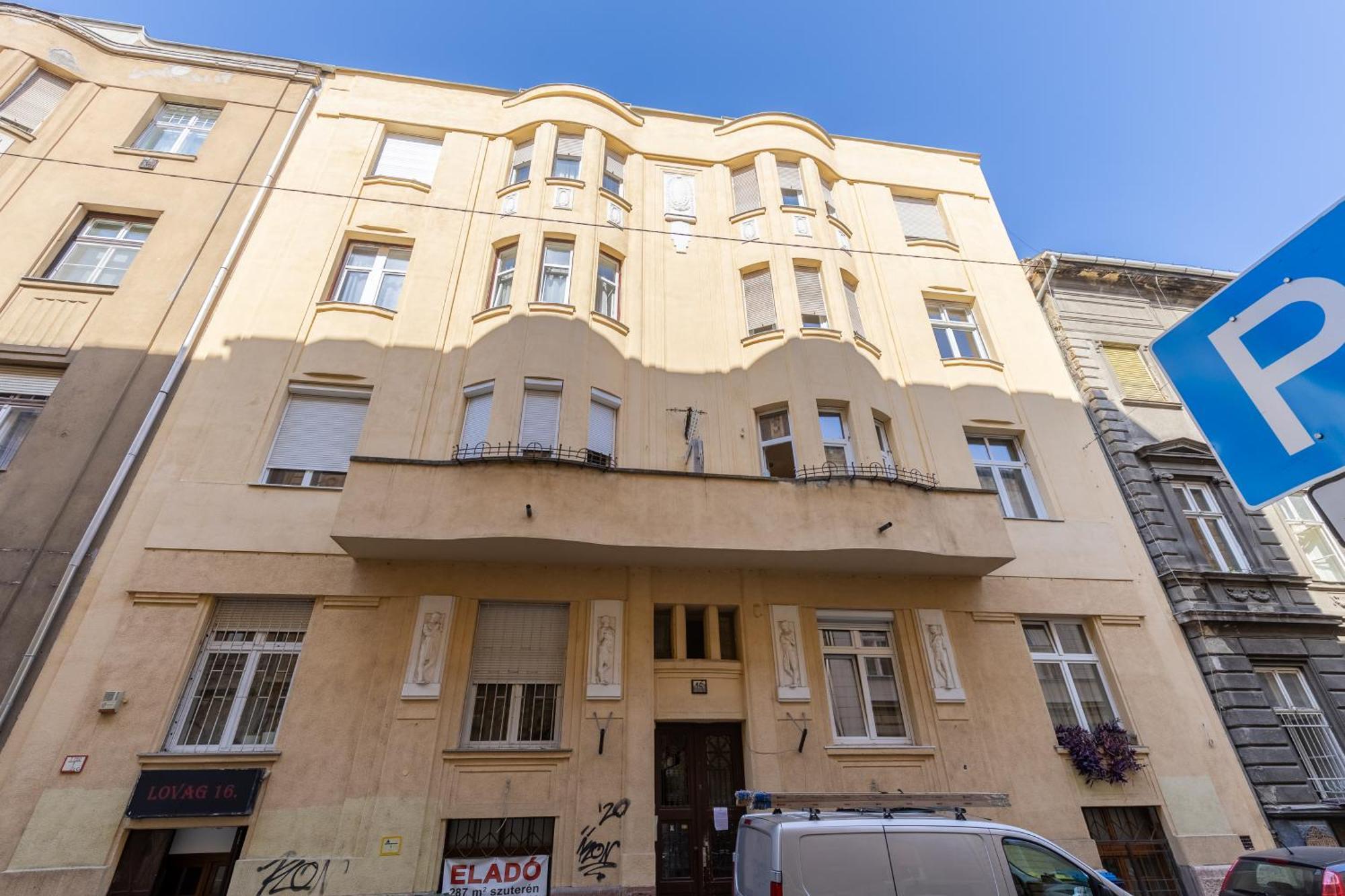 Real Apartments Lovag Budapest Exterior photo